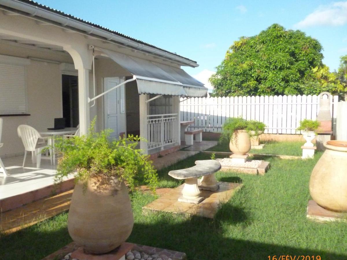 Logement Spacieux Deux Pieces A Baie Mahault Exterior photo