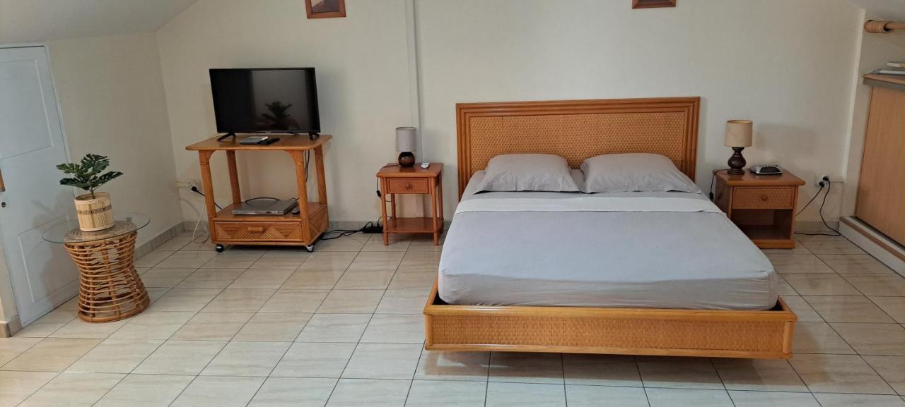 Logement Spacieux Deux Pieces A Baie Mahault Exterior photo